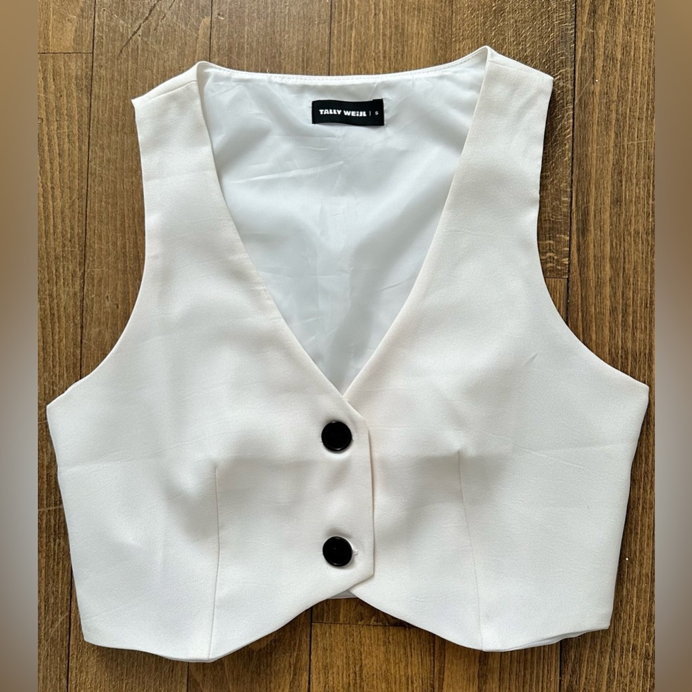 Trendy White Buttoned Women's Cropped Vest Top